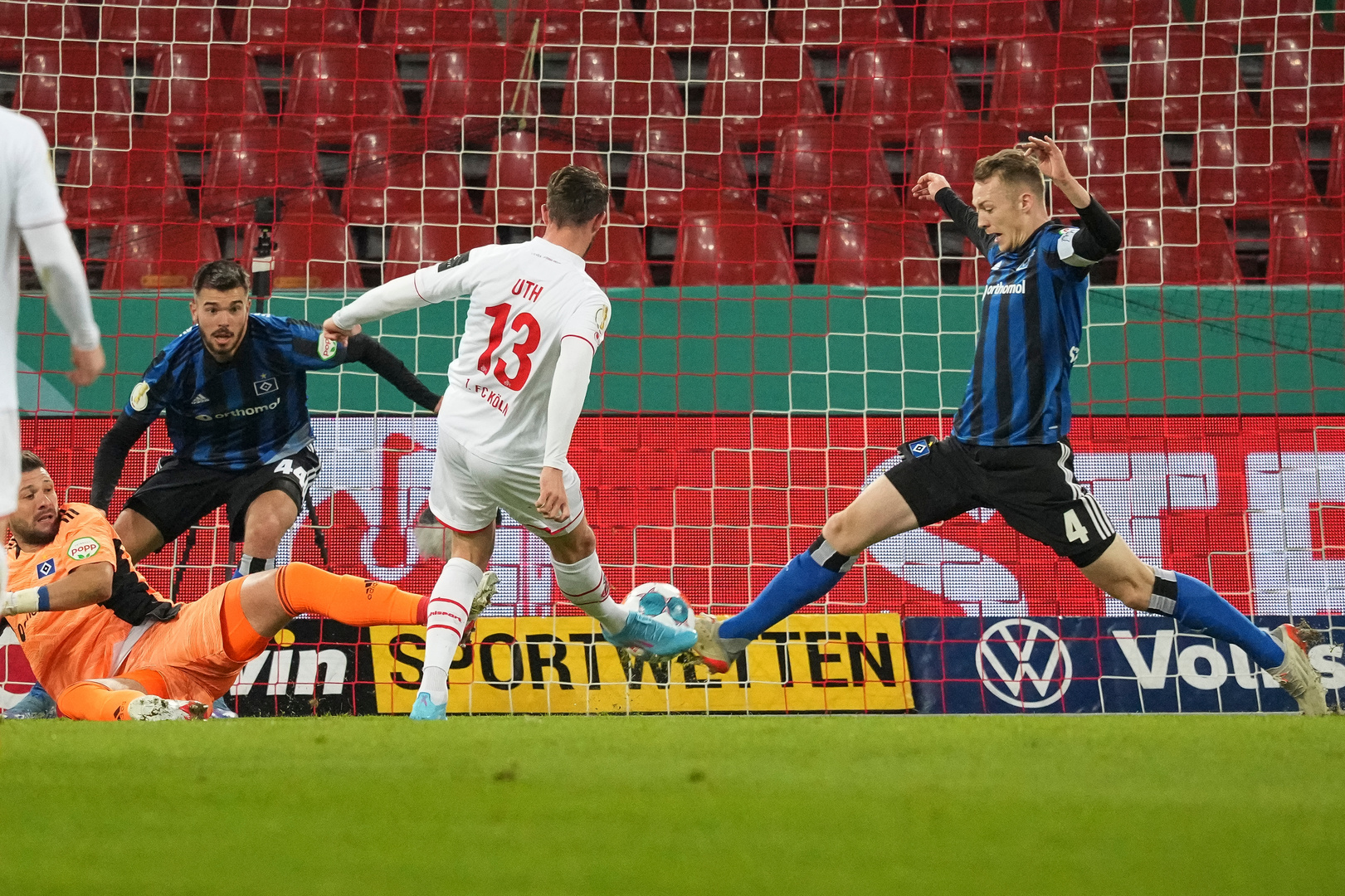 18.01.2022, Rheinenergie Stadion, Köln, DFB Pokal, Achtelfinale, 1. FC Köln vs. Hamburger SV, 