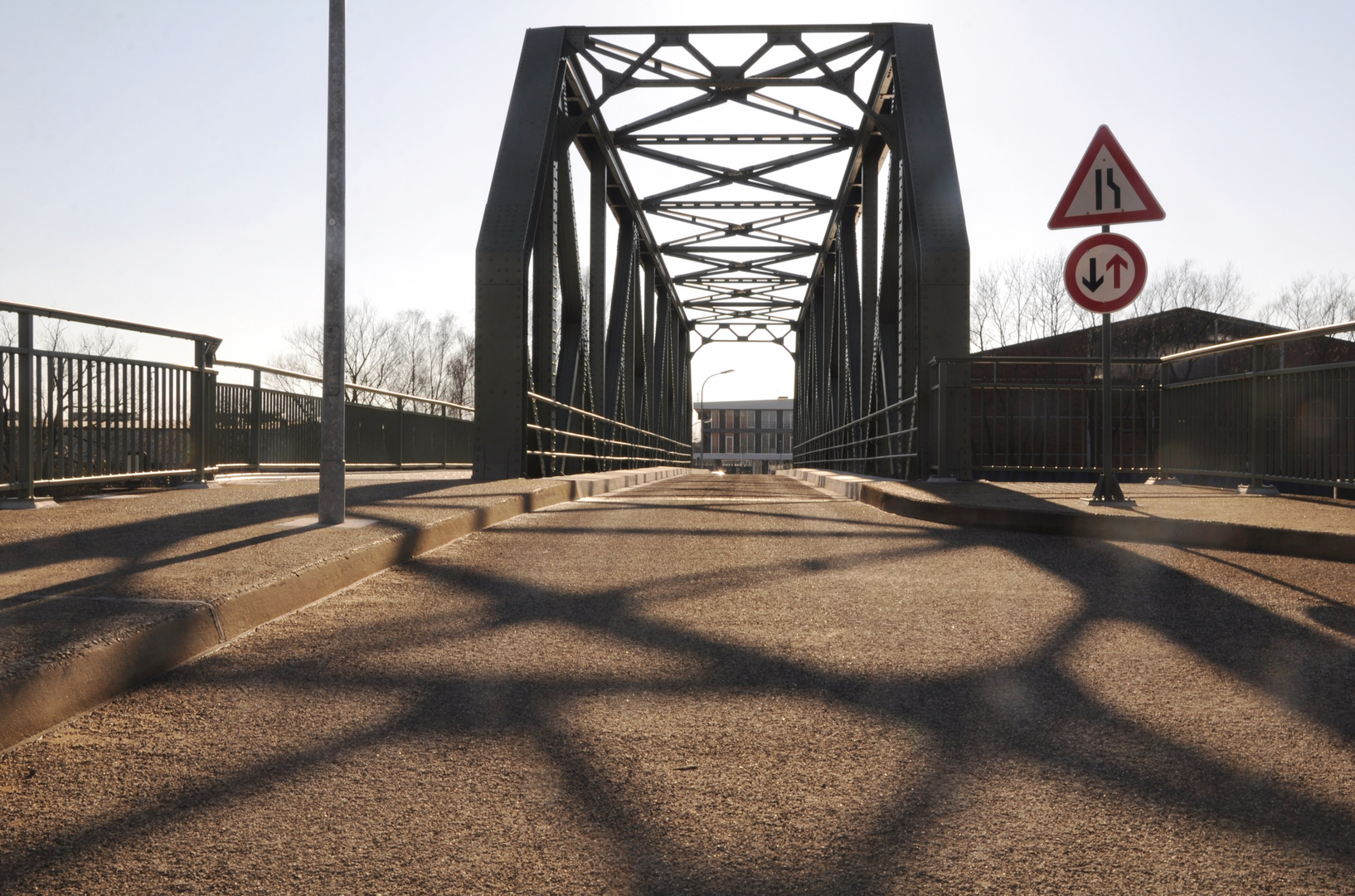 180214 - Brücke mit Schattenwurf, Veddel