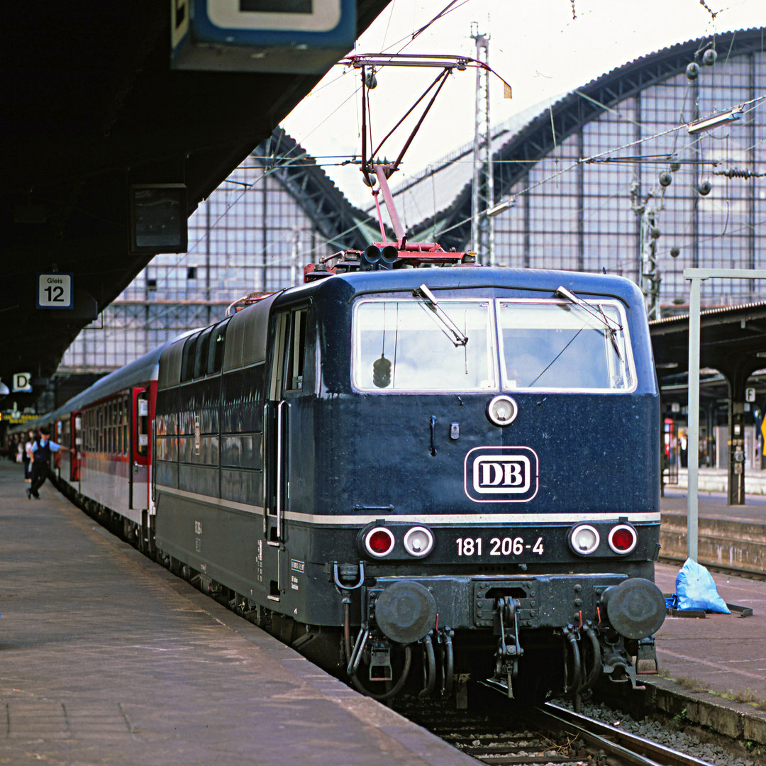 181 6 Mit Bundesbahn Keks In Frankfurt Am Main Foto Bild Eisenbahn Verkehr Fahrzeuge Schiene Und Strasse Bilder Auf Fotocommunity