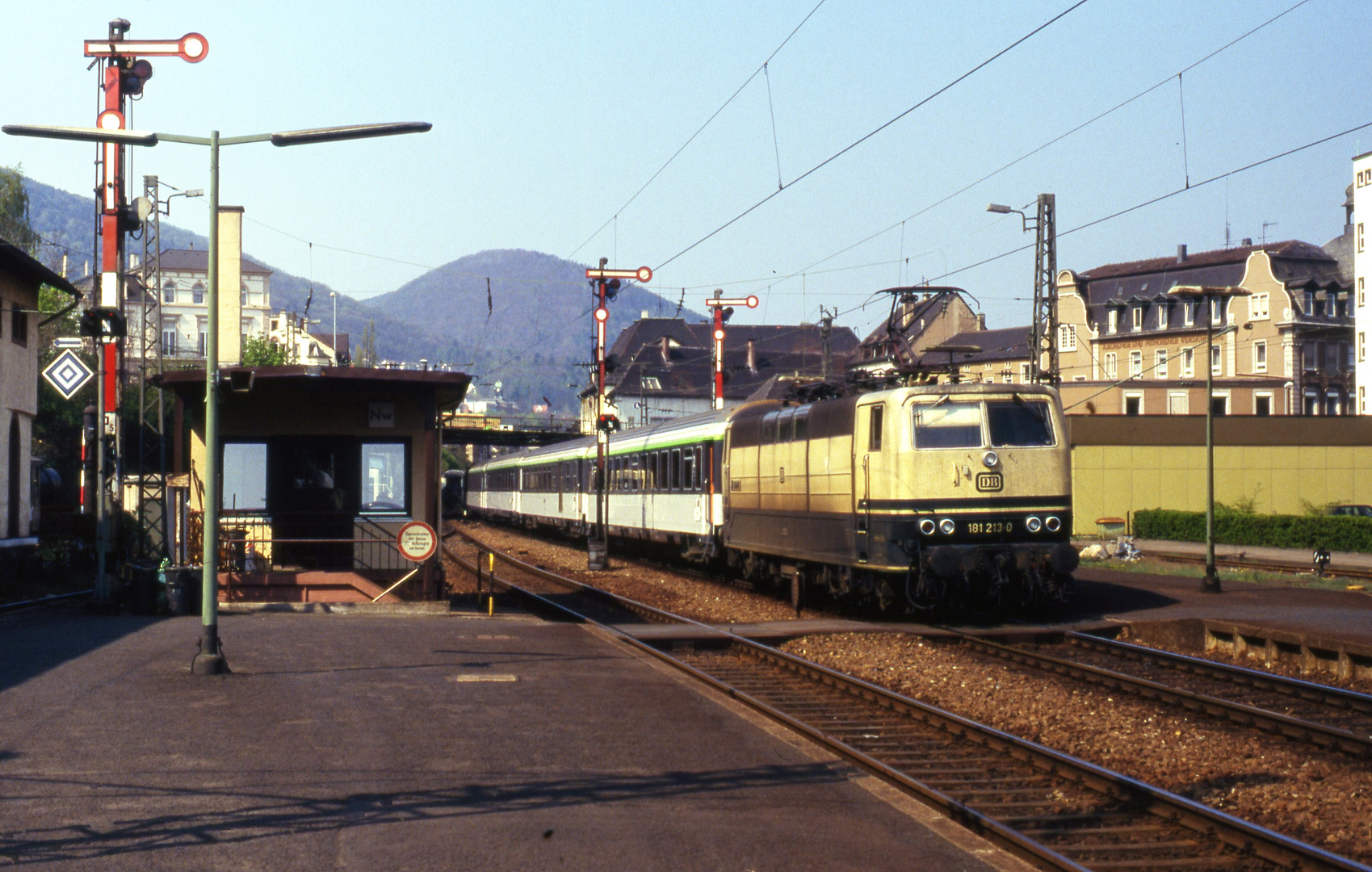 181 213 im HBF Neustadt/Wstr.