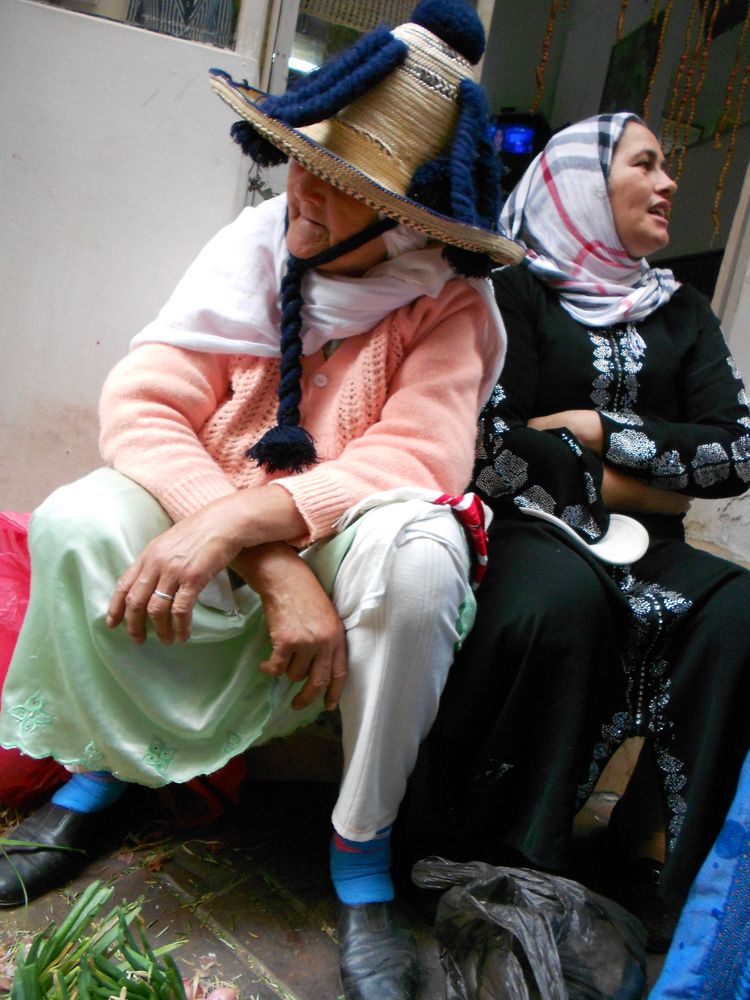 Frauen aus dem Rif Gebirge auf einem Markt in Marokko von freakker 