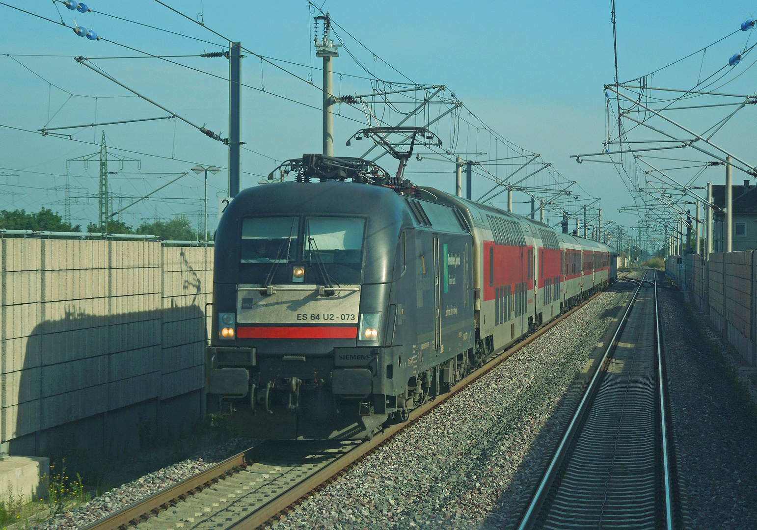 182 573 mit CNL 473 in Schliengen (Fernbahn)