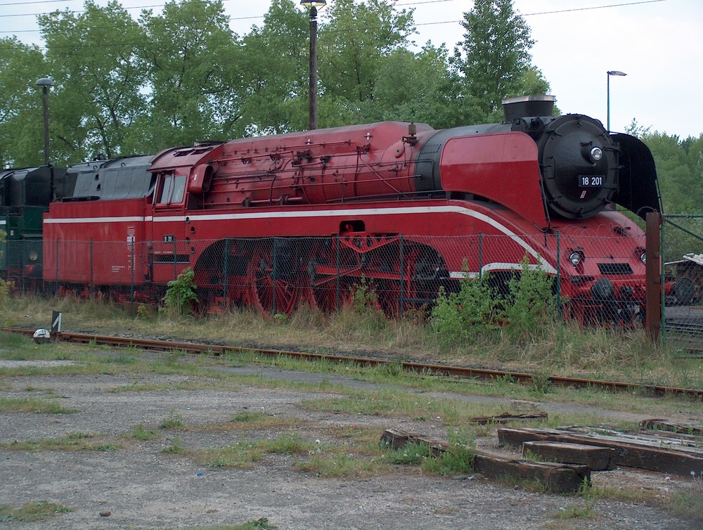 18201 bei der Bergedorf-Geesthachter-Eisenbahn abgestellt 04.05.2004