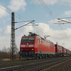 185 136-9 DB vor einem Containerzug