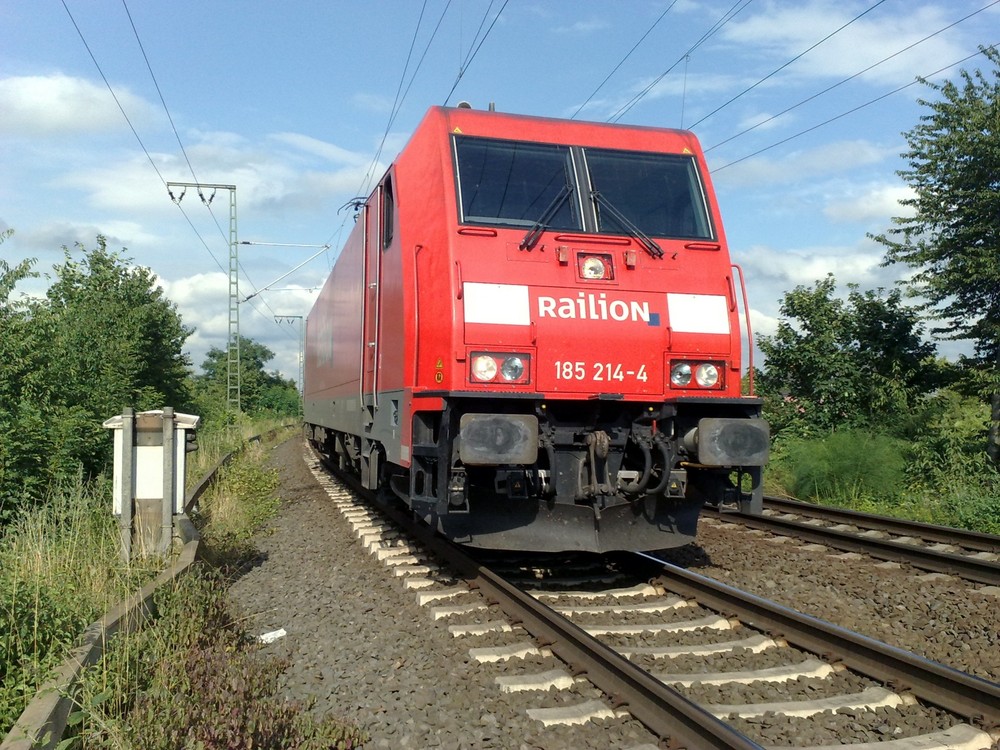 185 214-4 an der Abzweigstelle Südbrücke in Köln