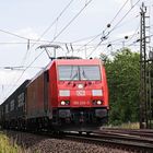 185 224-3 DB vor einem Containerzug