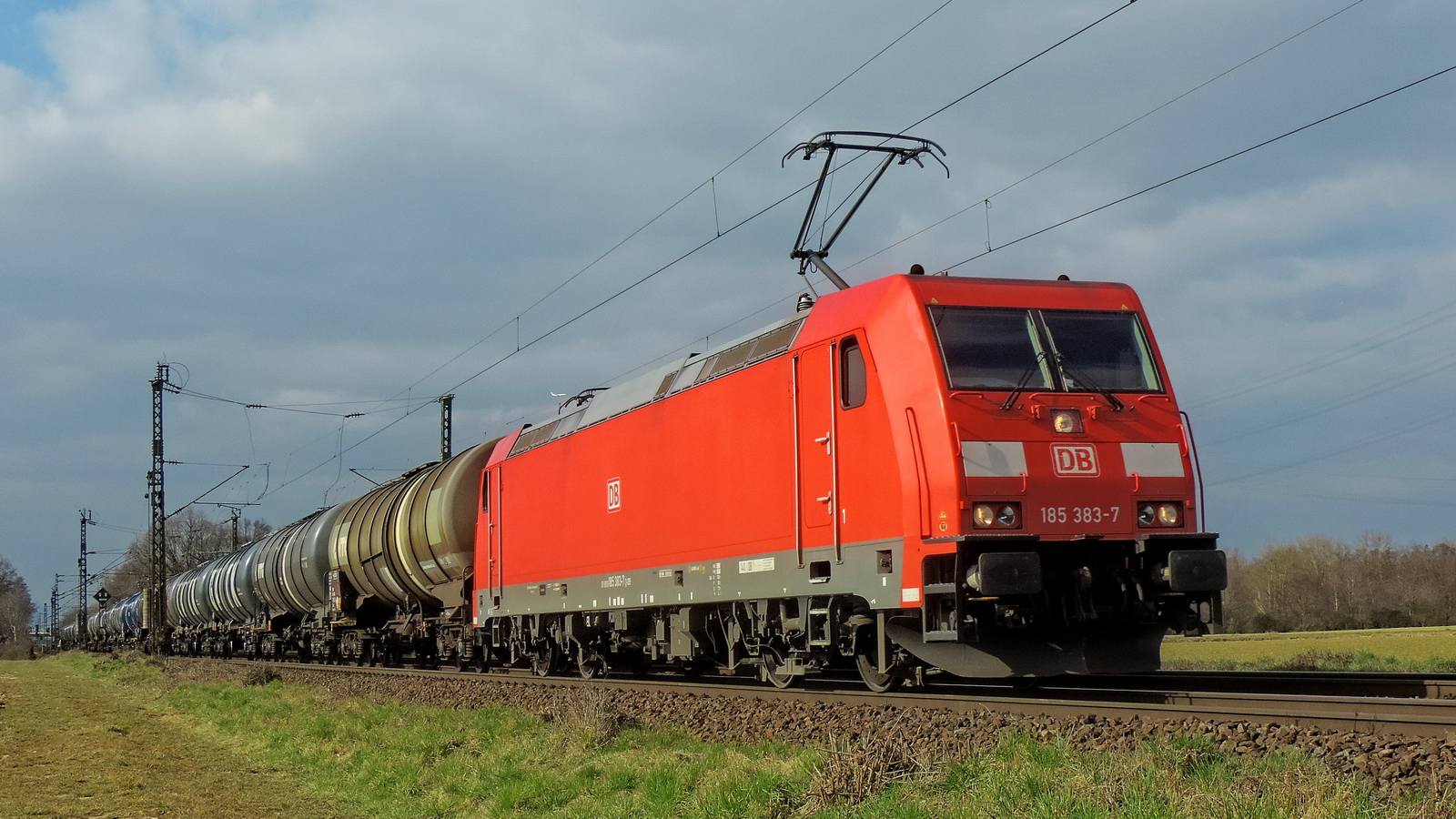 185 383-7 mit einem Kesselzug