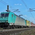 185 576-6 mit einem Containerzug