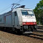 185 580-8 Crossrail mit einem Containerzug