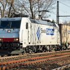 185 581-6 Crossrail Ewals Cargo Care mit einem Containerzug