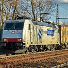 185 581-6 Crossrail mit einem gem. Güterzug nach dem Bahnhof Nauheim - 28.01.2014