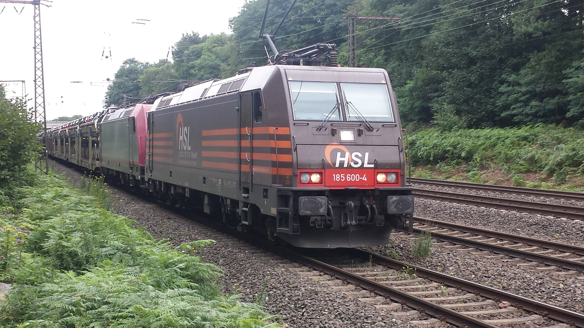 185 600-4 HSL & 185 592 BRLL mit PkwZug am 28.07.2017 am Abzweig Duisburg Lotharstrasse