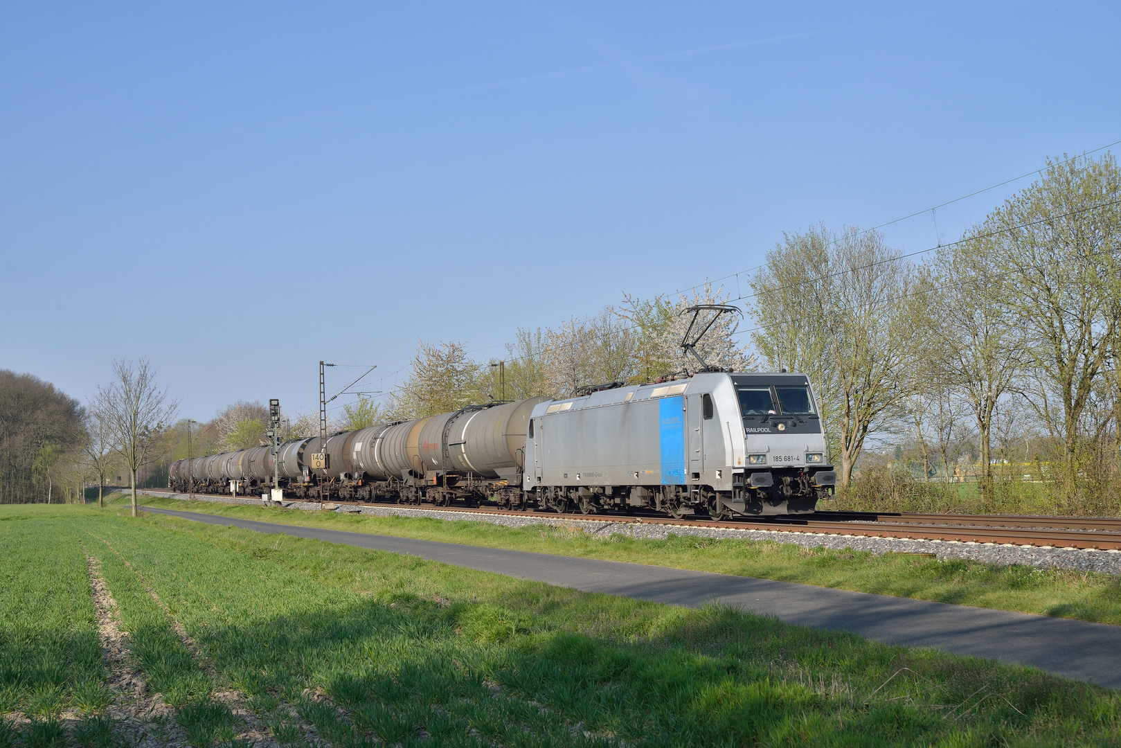 185 681-4 --Railpool-- am 08.04.20 in Kamen- Nordbögge