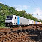 185 716-8 Railpool mit einem Containerzug