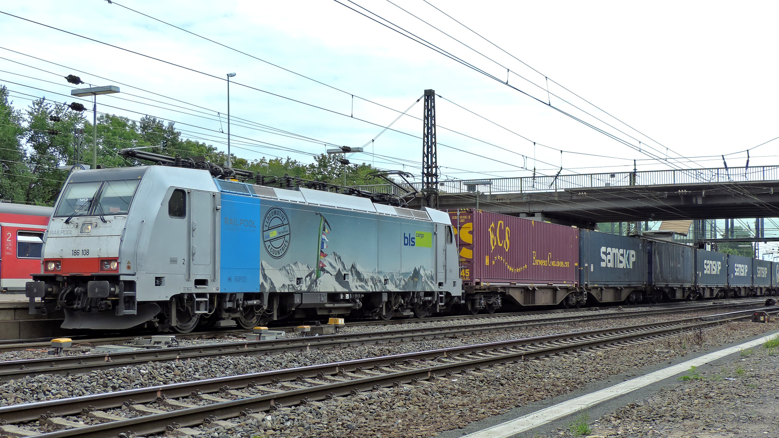 186 108 Railpool - bls cargo mit einem Containerzug