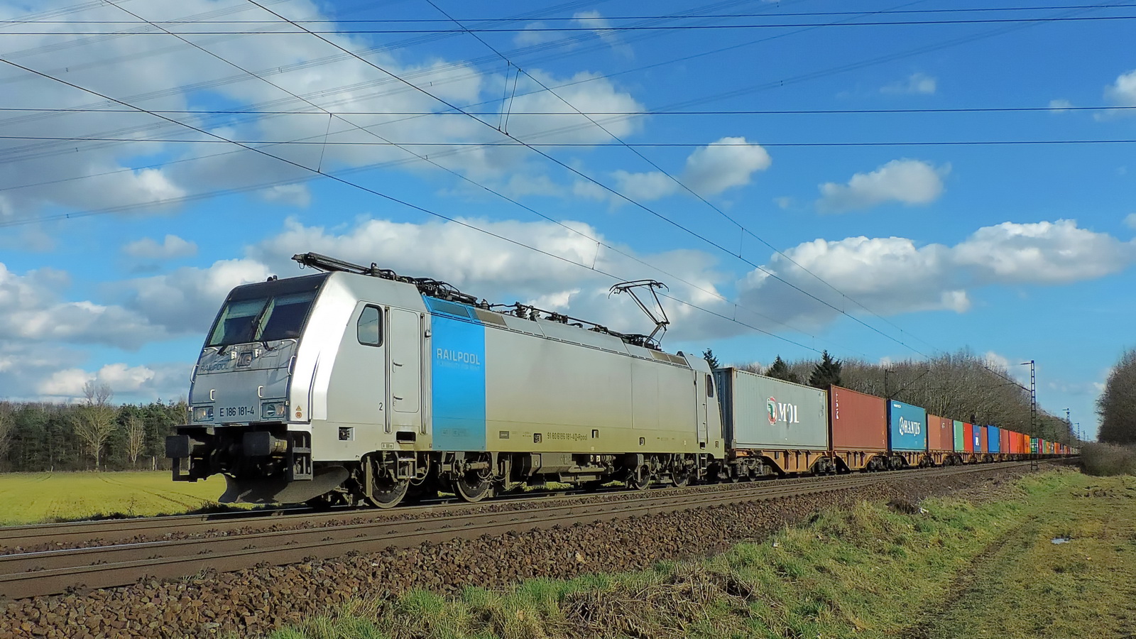 186 181-4 Railpool mit einem Containerzug