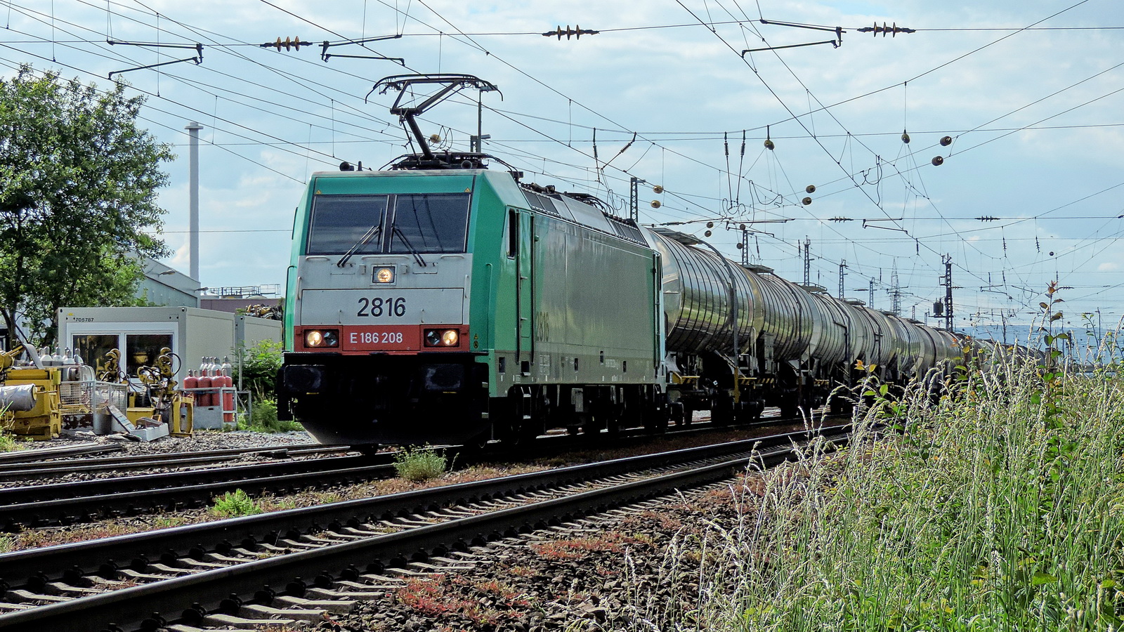 186 208 (2816) mit einem Kesselzug