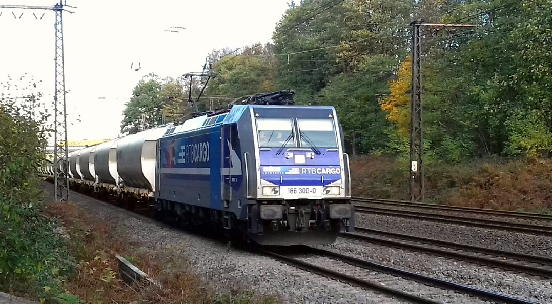 186 300 der Rurtalbahn in Duisburg 02.11.2018