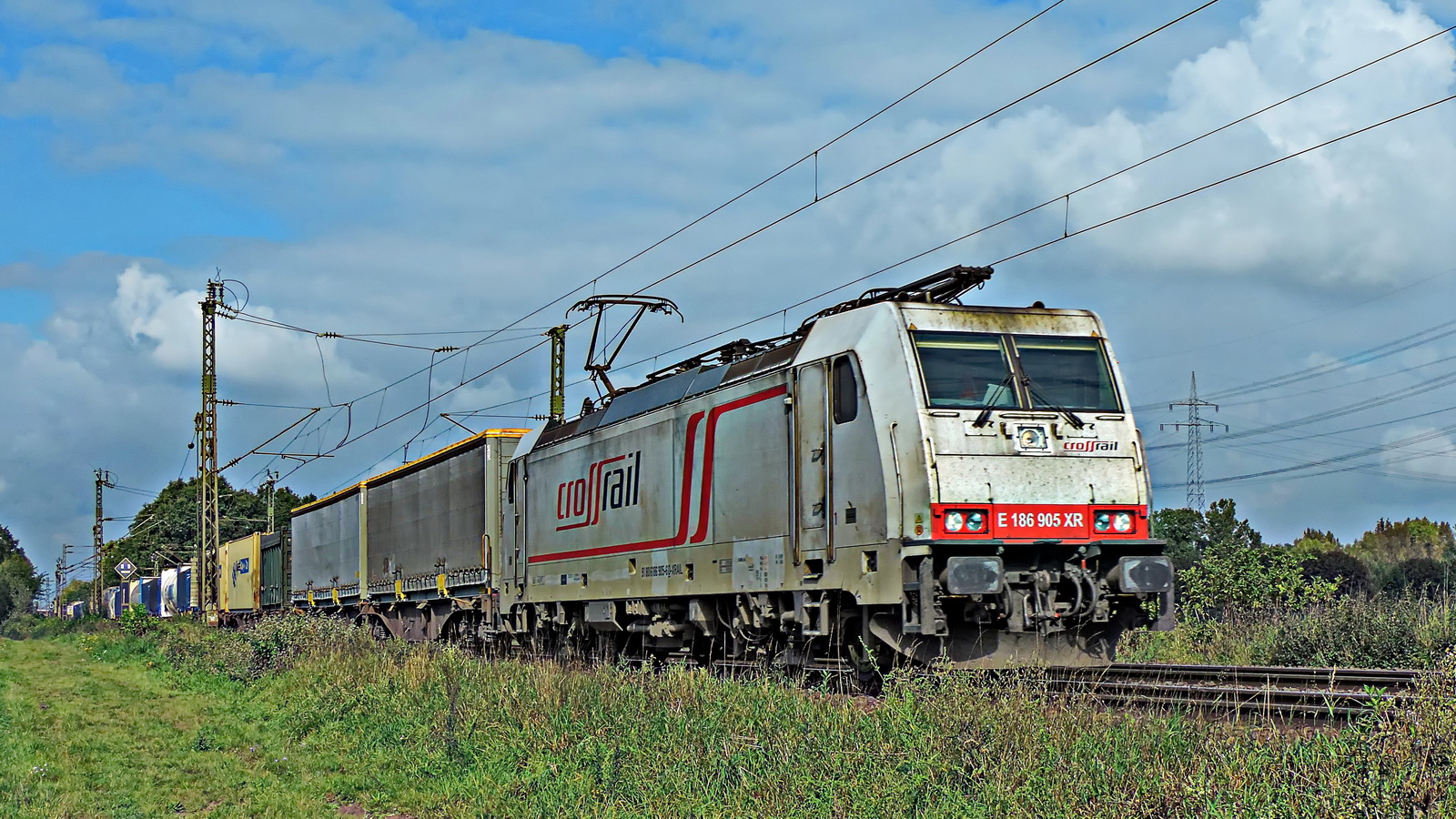 186 905 XR Crossrail mit einem gem. Güterzug