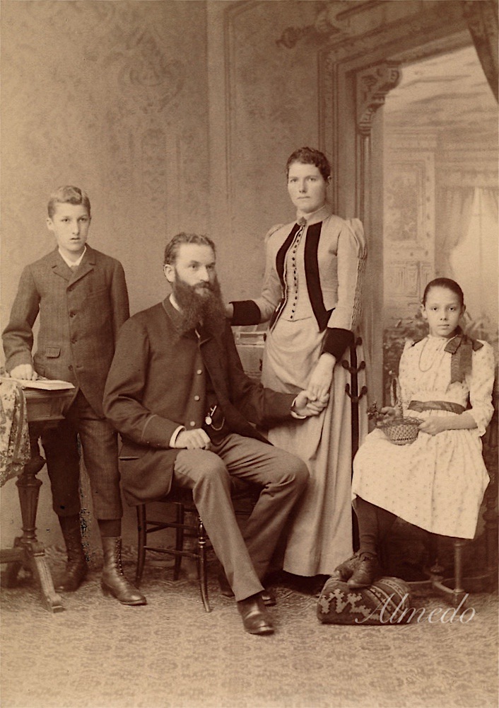 1889  Ein Familienportrait...