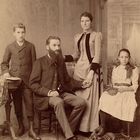 1889  Ein Familienportrait...