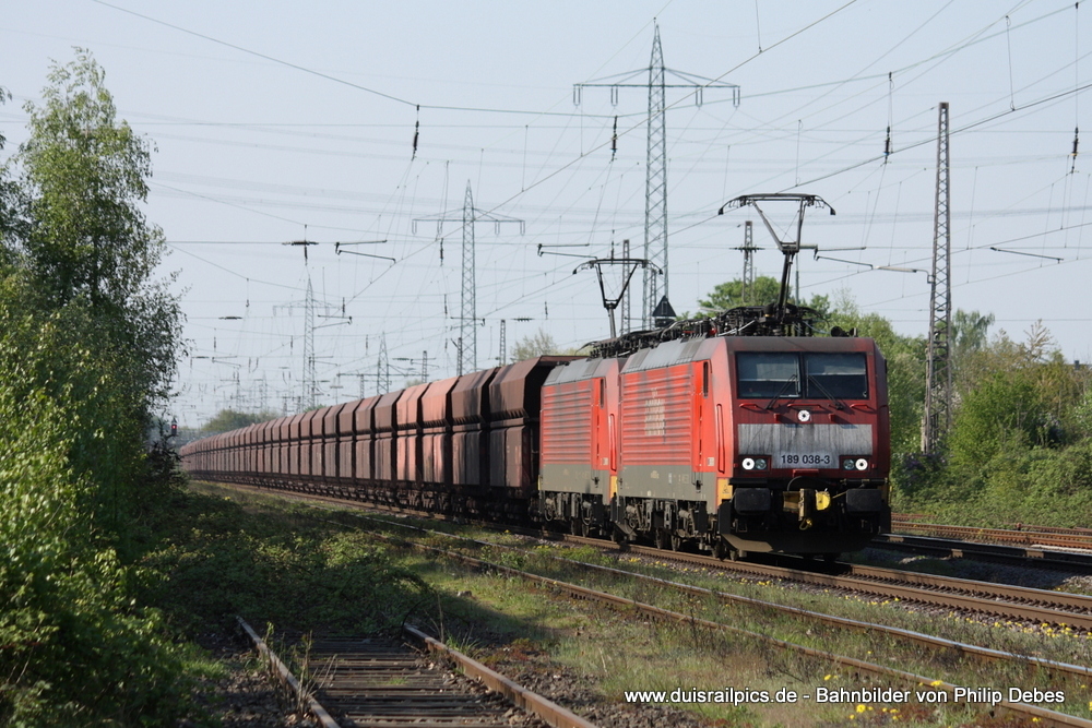 189 038-3 mit einem Güterzug in Ratingen Lintorf