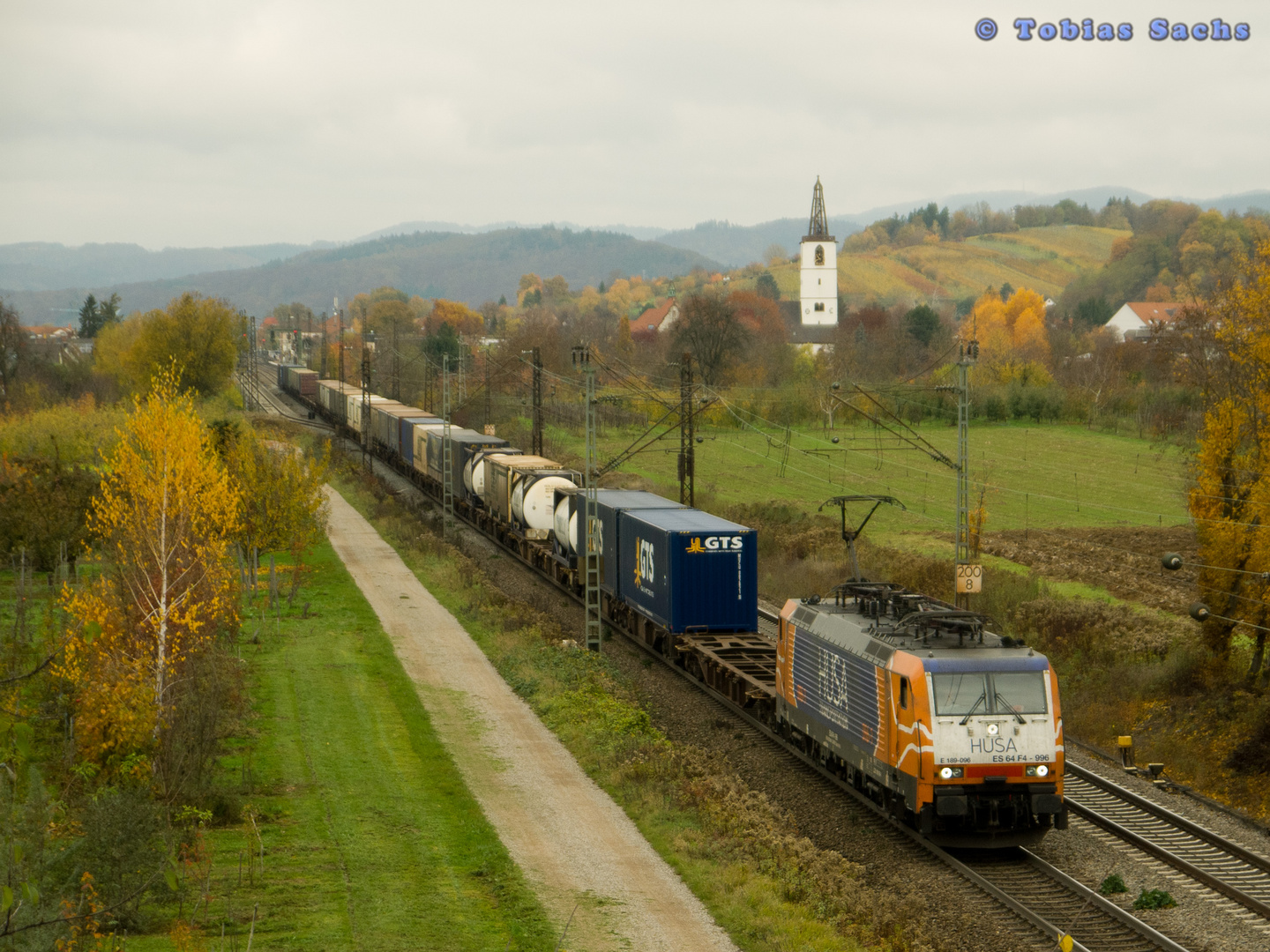 189 096 mit Güterzug in Richtung Süden bei Denzlingen am 11.11.11 um 10:41 Uhr