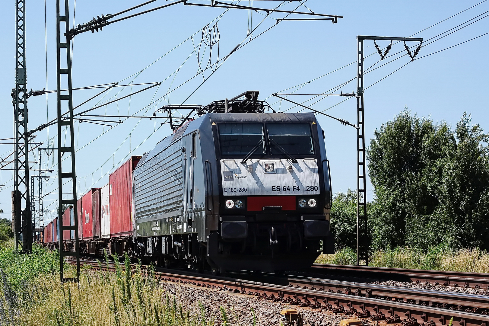 189 280 MRCE-dispolok ES 64 F4-280 mit einem Containerzug