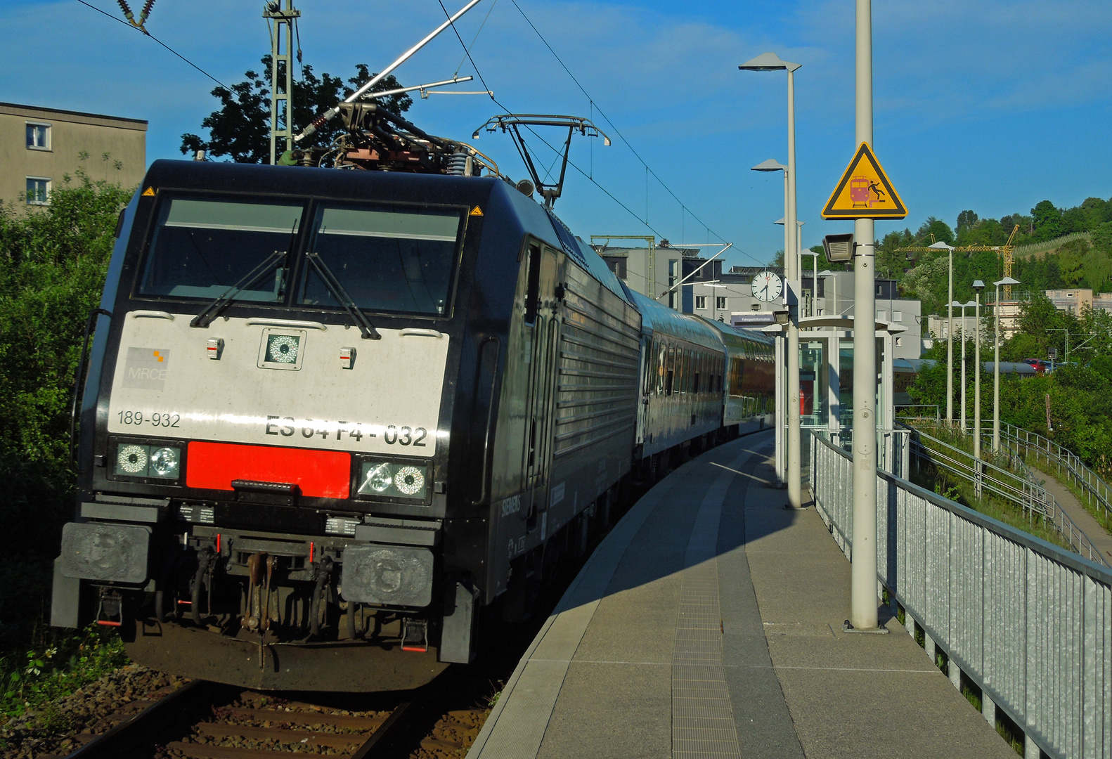 189 932-7 mit Autoreisezug 1379 in Lörrach-Dammstrasse