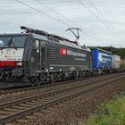 189 983 - ES 64 F4-083 SBB International mit einem gem. Güterzug