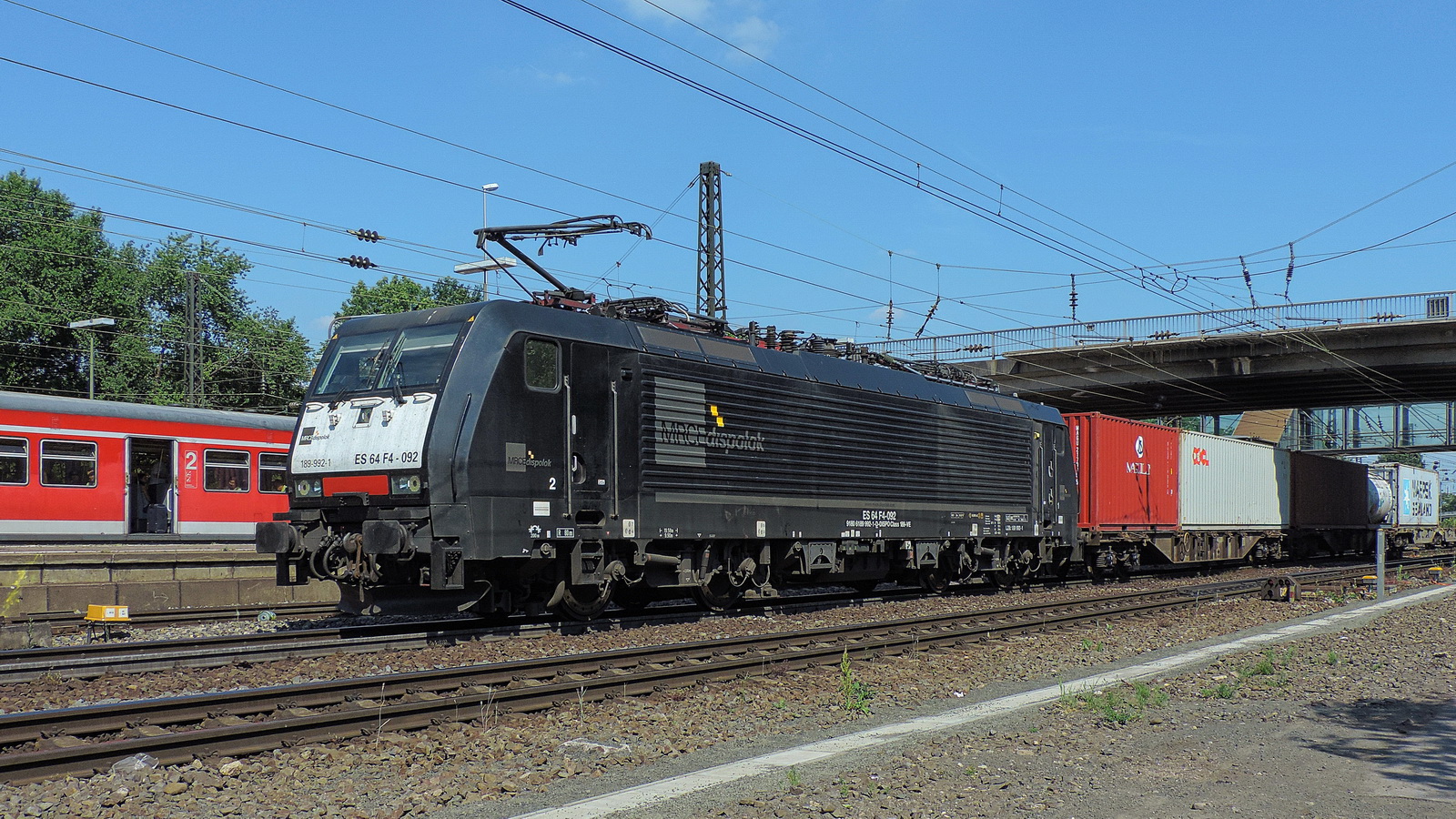189 992-1 ES 64 F4-092 MRCE dispolok mit einem gem. Güterzug