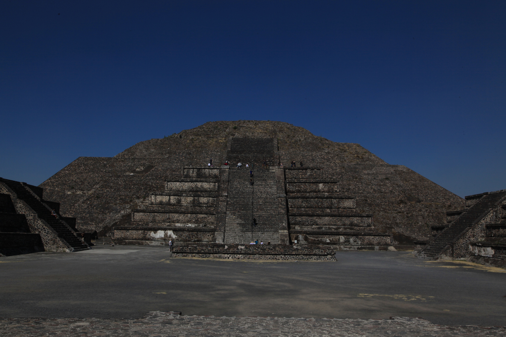 1901Teotihuacan 04: Pyramid of the Moon