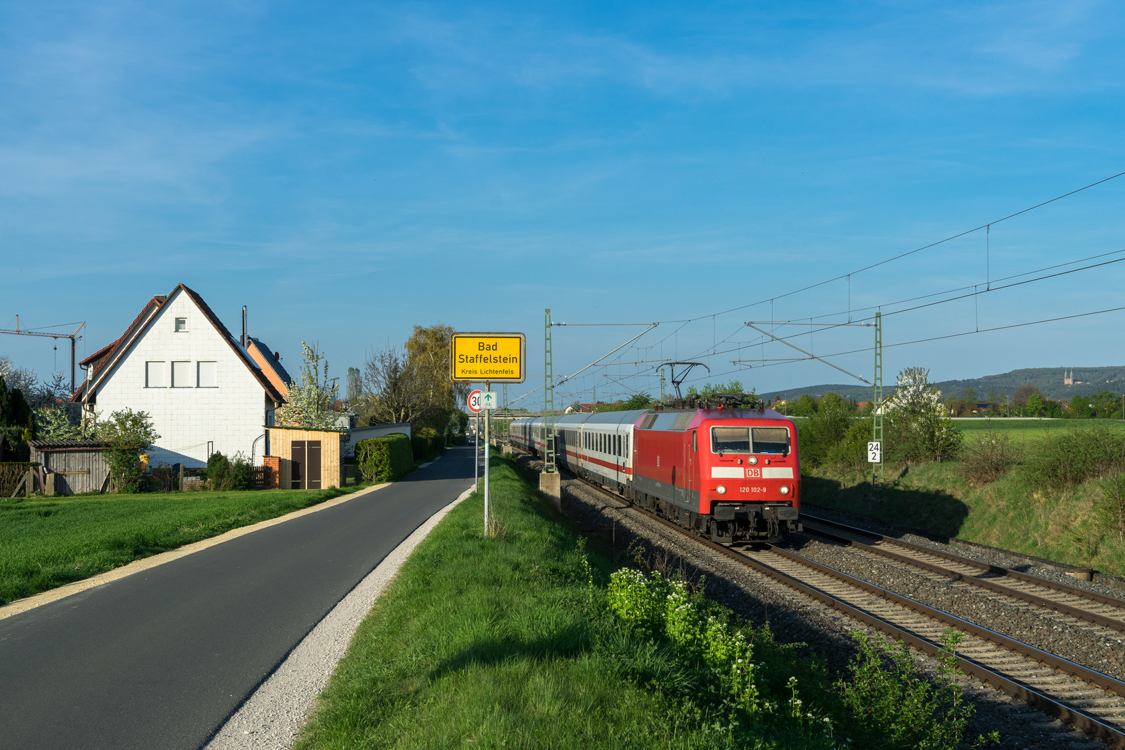 19.04.18 120 102 mit IC in Bad Staffelstein 