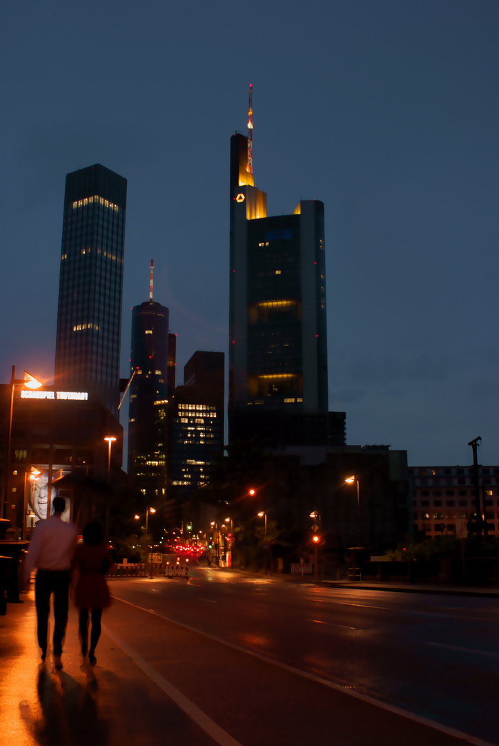 ....19.06.2012 20:54 Uhr .... Frankfurt .....regen..... die Frisur hält.......