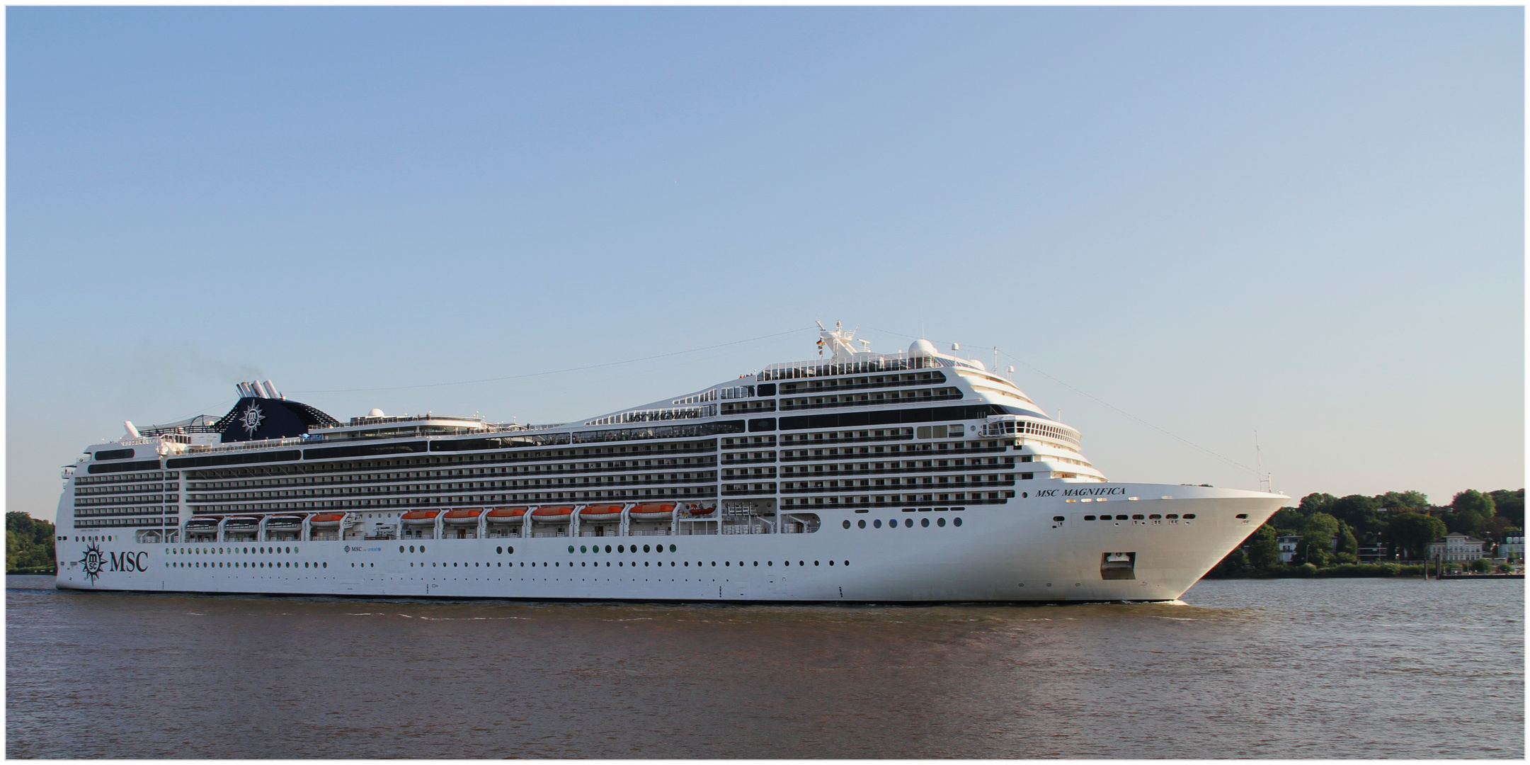 19.07.2014 8:20 Uhr MSC Magnifica