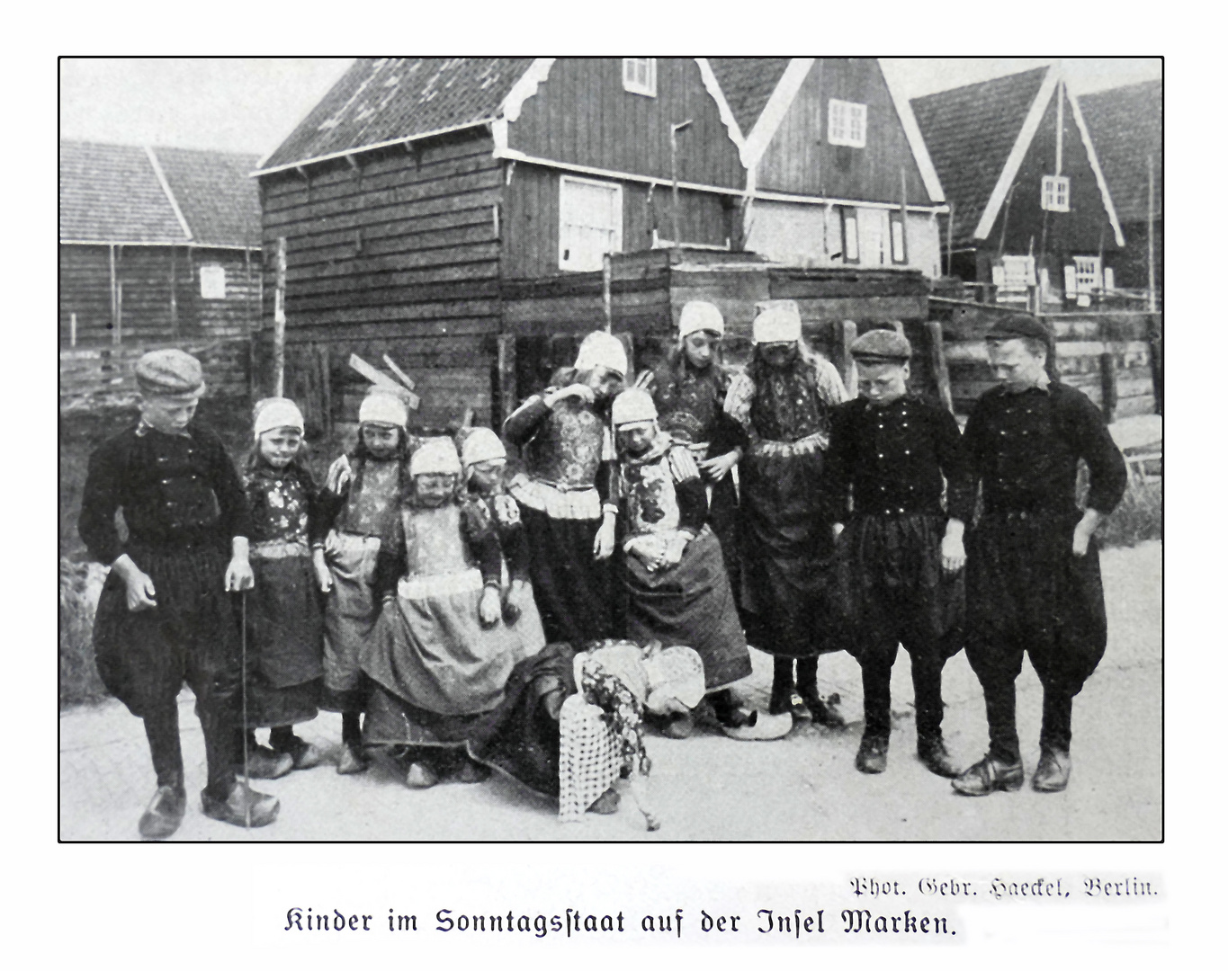 1912 Kinder auf der Insel Marken in Holland