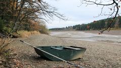 19141 a lonely boat on a dry lake