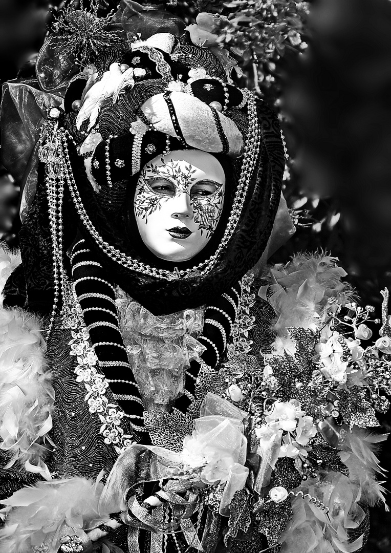 1920...Masques de Venise à Paris-bastille