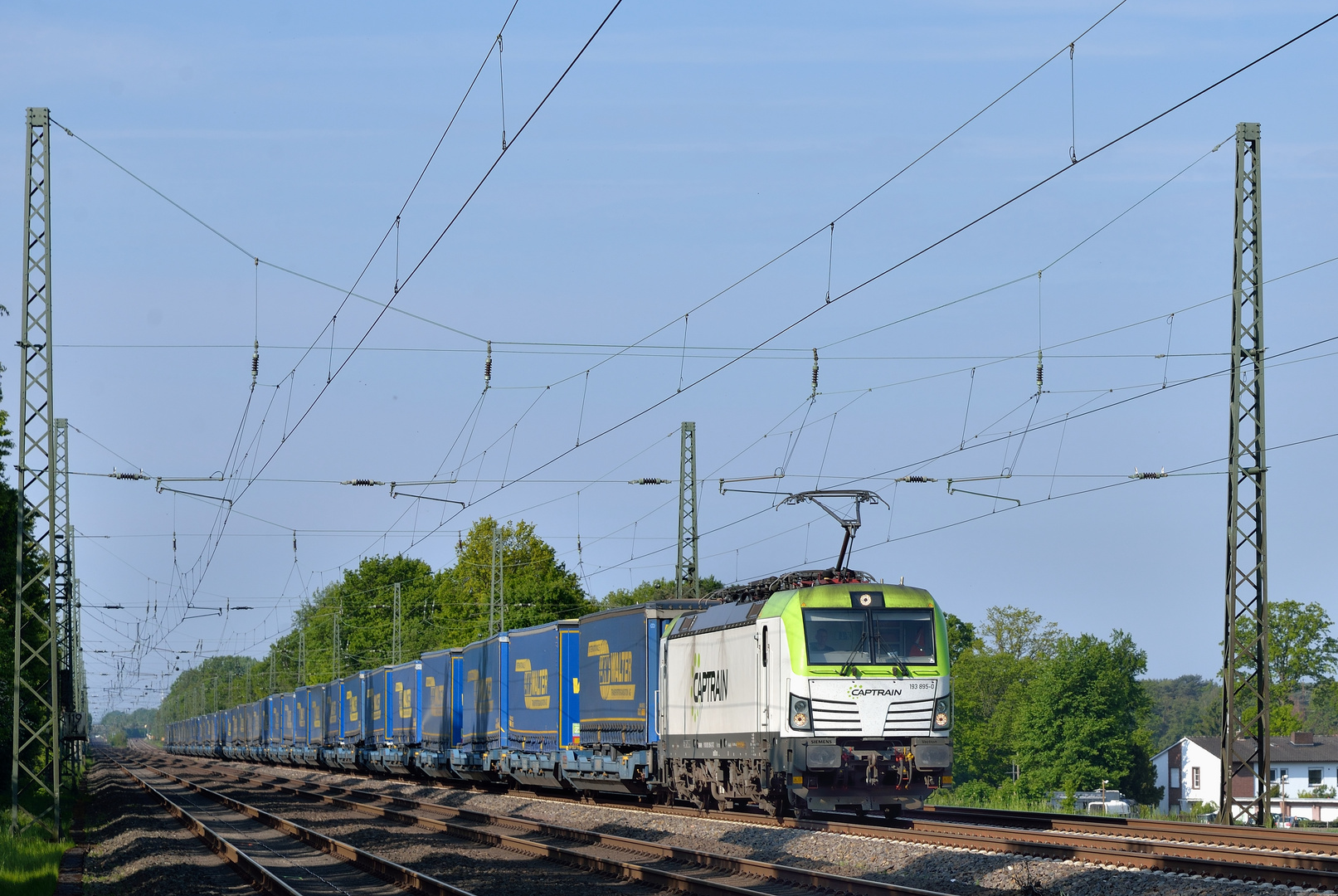 193 895-0 --Captrain-- am 18.05.19 in Ummeln