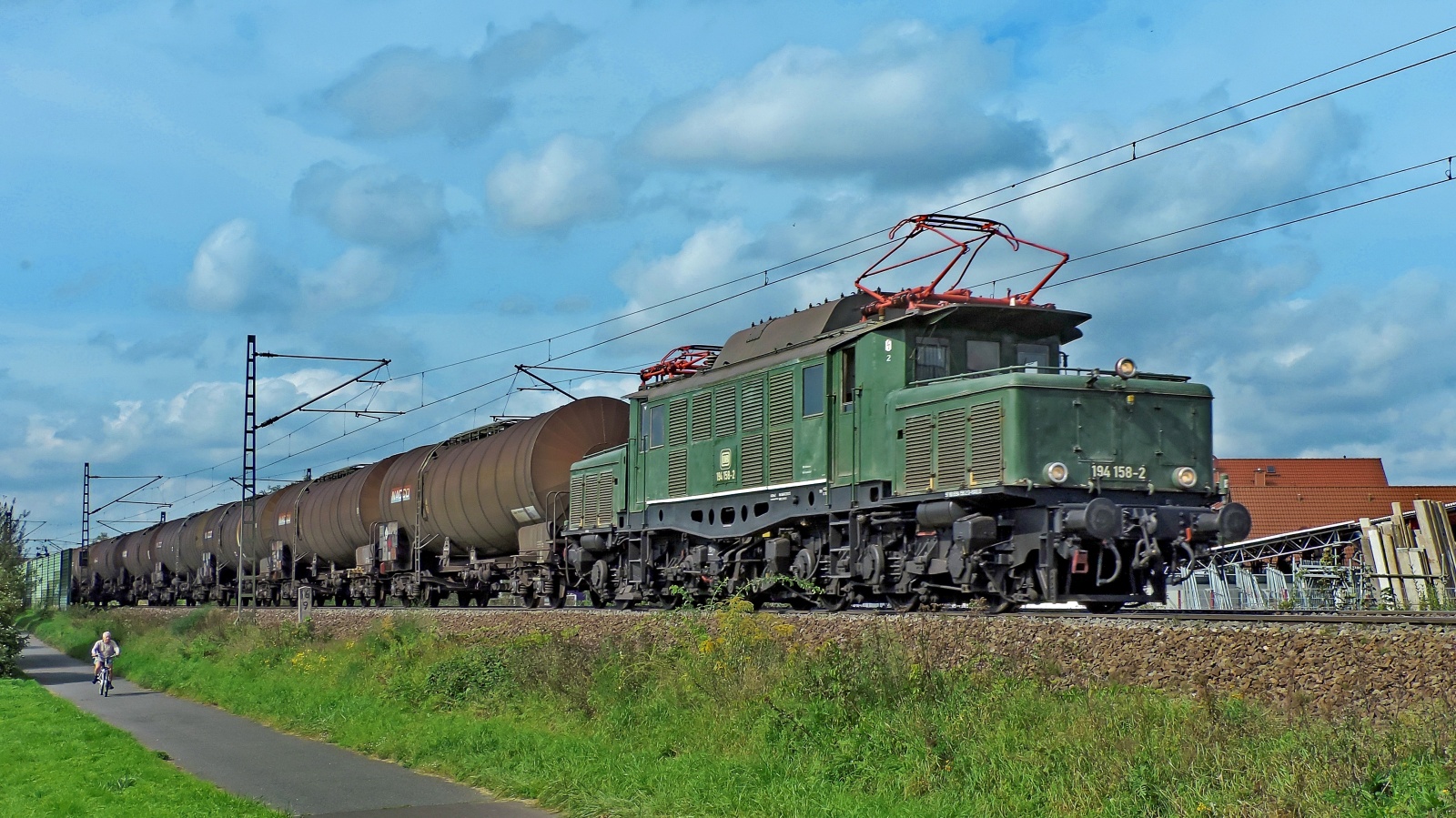 194 158-2 mit einem Kesselzug