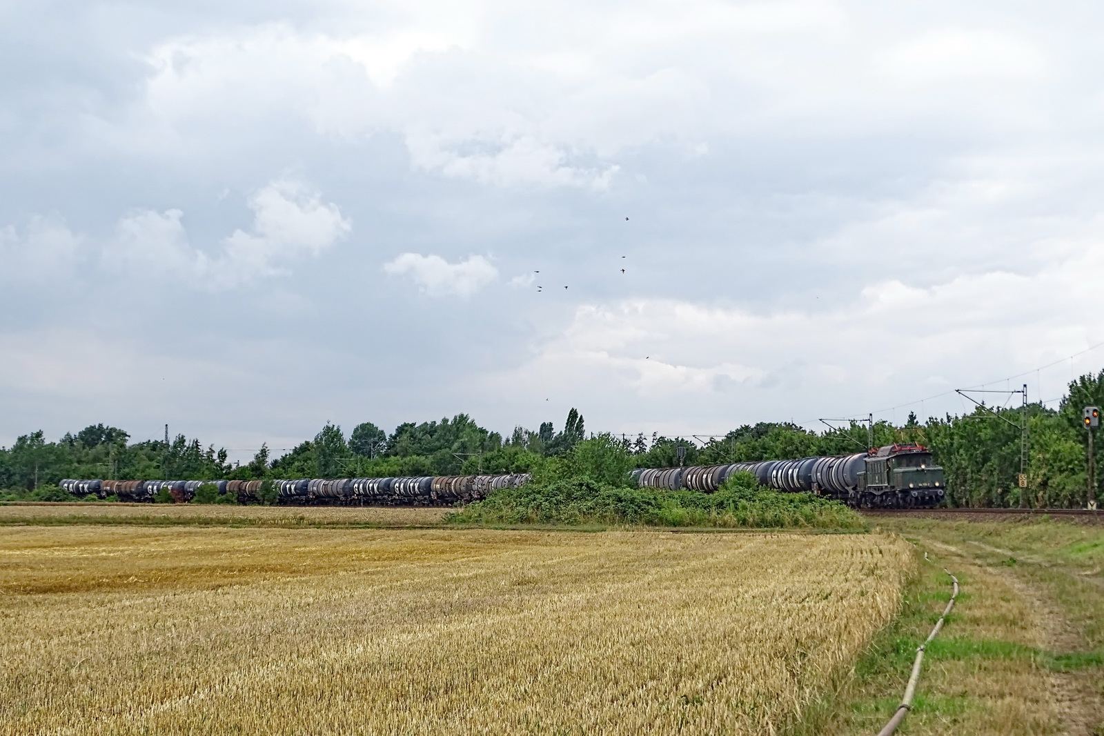 194 158-2 mit einem Kesselzug