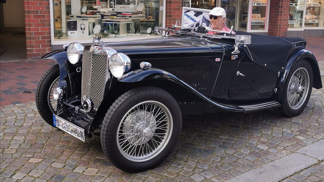 "1949 - MG Oldtimer"...