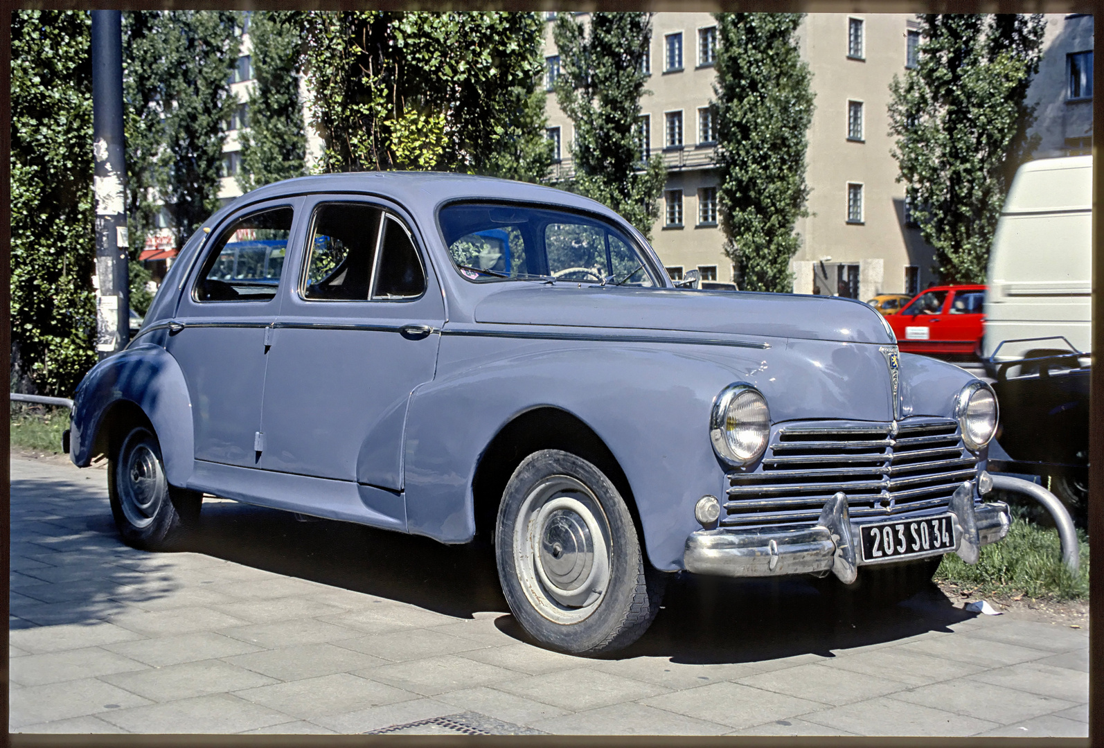 1955er PEUGEOT 203 auf Agfachrome gescannt mit Nikon Coolscan LS 5000