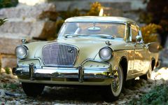 1957 Golden Hawk (1:18)