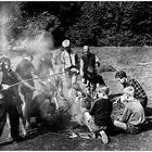 1957 Jugendzeltlager im Baybachtal-Hunsrück (34) Brotrösten am verlöschenden Lagerfeuer