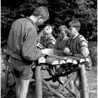 1957 Jugendzeltlager im Baybachtal-Hunsrück (40) An der Frühstücksbar