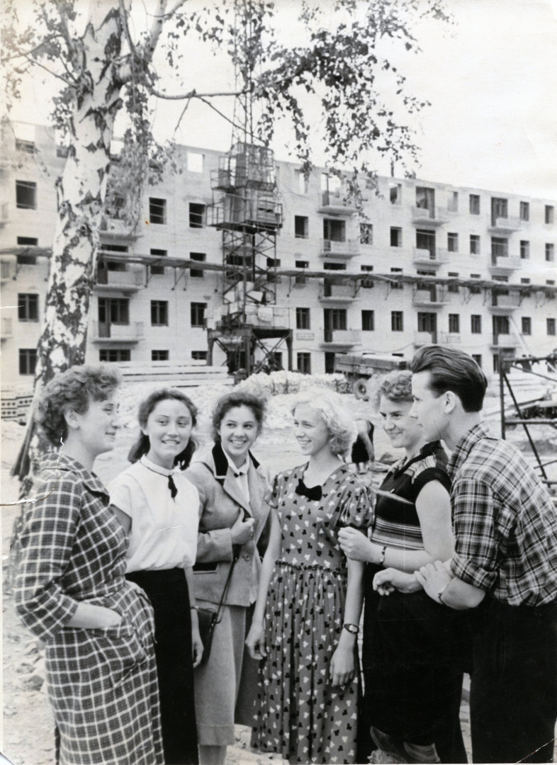 1957. Neue Land - Neue Leuten - Neue Leben !