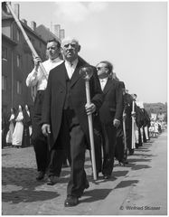 1958 Fronleichnamsprozession in St, Bruno, Köln-Klettenberg (2) "Würdevoll"