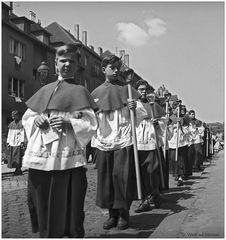 1958 Fronleichnamsprozession in St, Bruno, Köln-Klettenberg (3) "Messdiener"