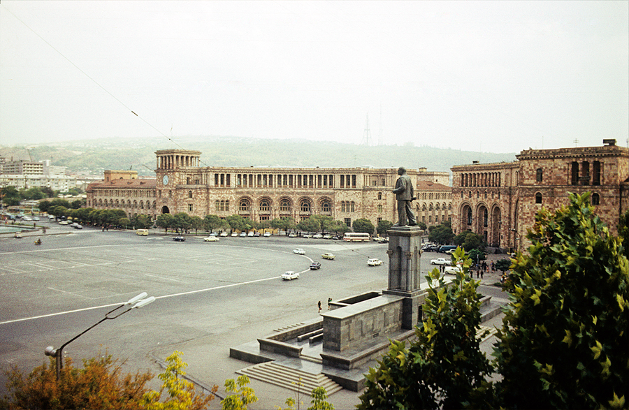 1975 Armenien 2